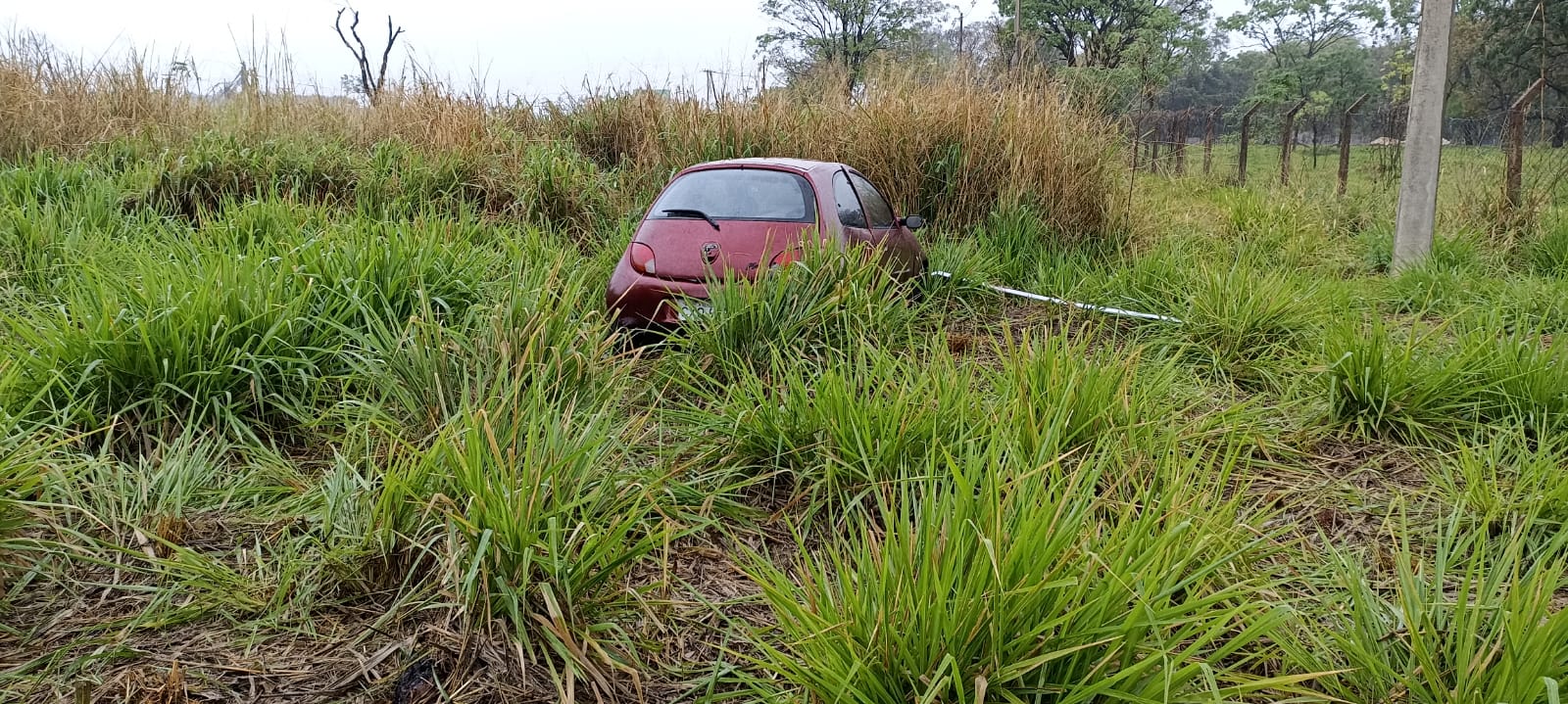 Veículo abandonado próximo a SP-310